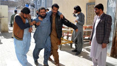 Pakistan''da seçim günü 51 terör saldırısı: 10''u güvenlik görevlisi 12 kişi öldü